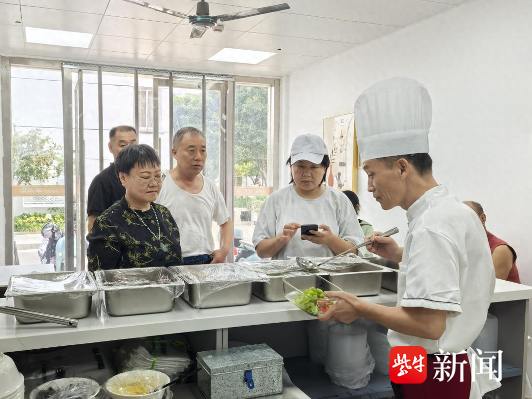 鬼屋逃生门口钟怎么过_嫌食堂饭难吃报警_